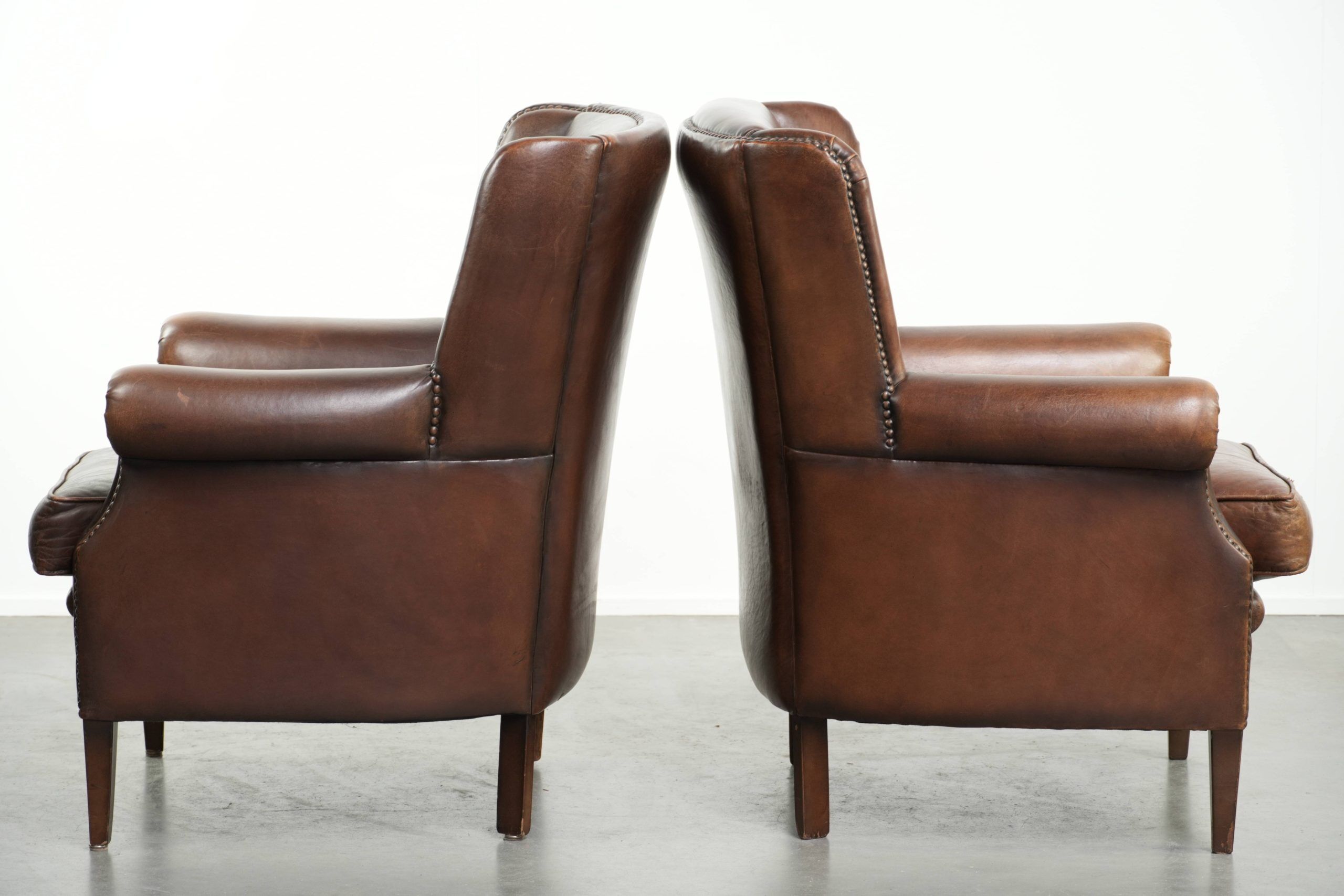 Set of 2 subtle sheepskin wingback armchairs in English style