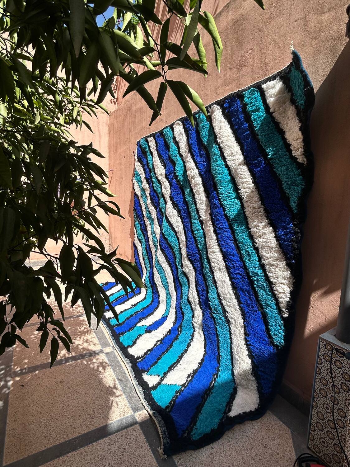 Tapis marocain en laine bleue