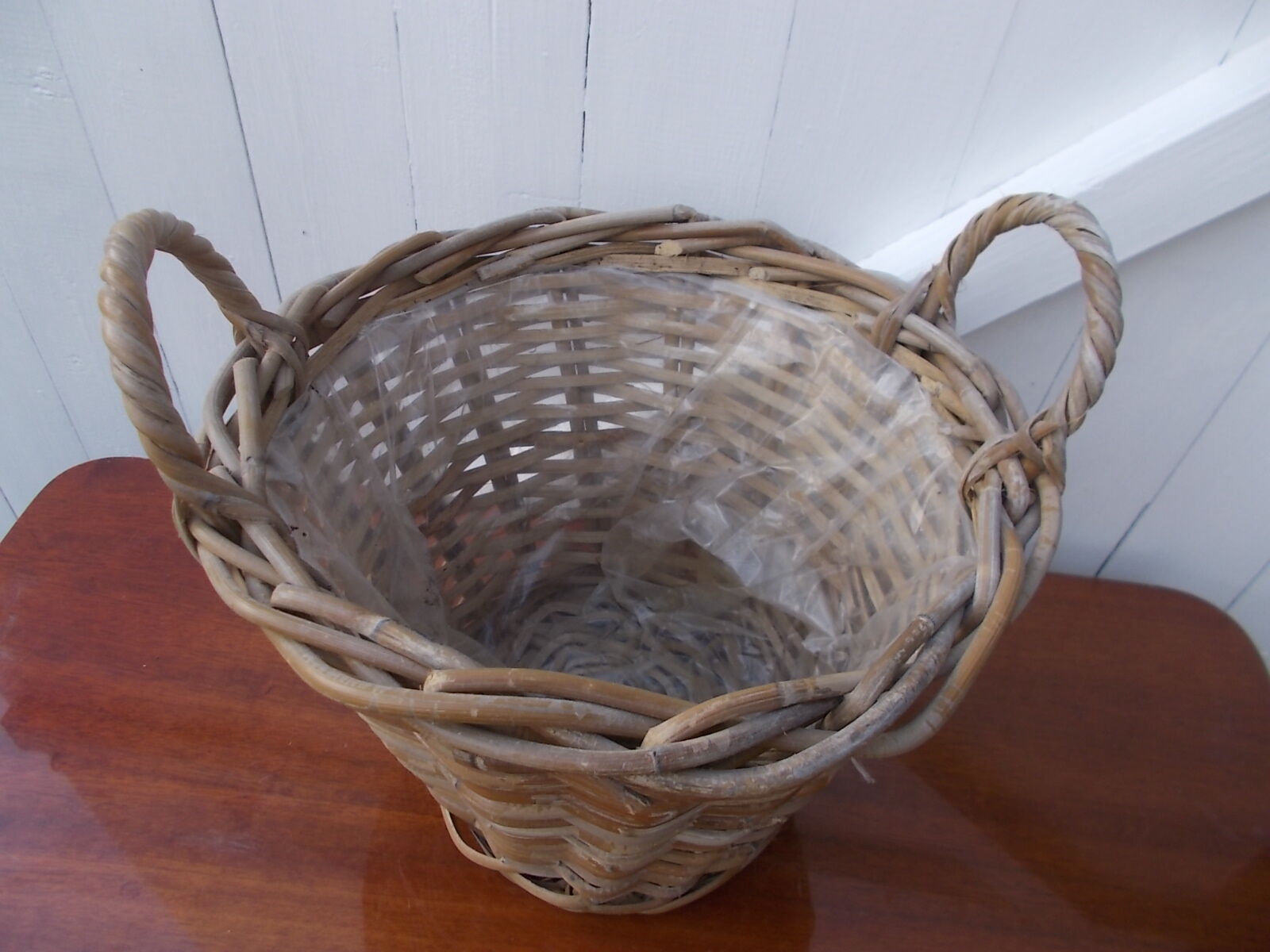 Willow cache pot with handles