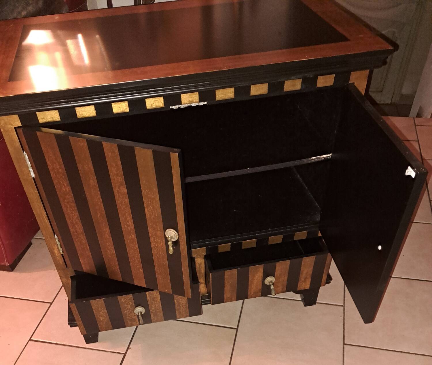 Meuble en bois laquée Roche Bobois. Modèle Volubilis.