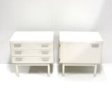 Ensemble de deux tables de chevet blanches vintage fabriquées dans les années 70