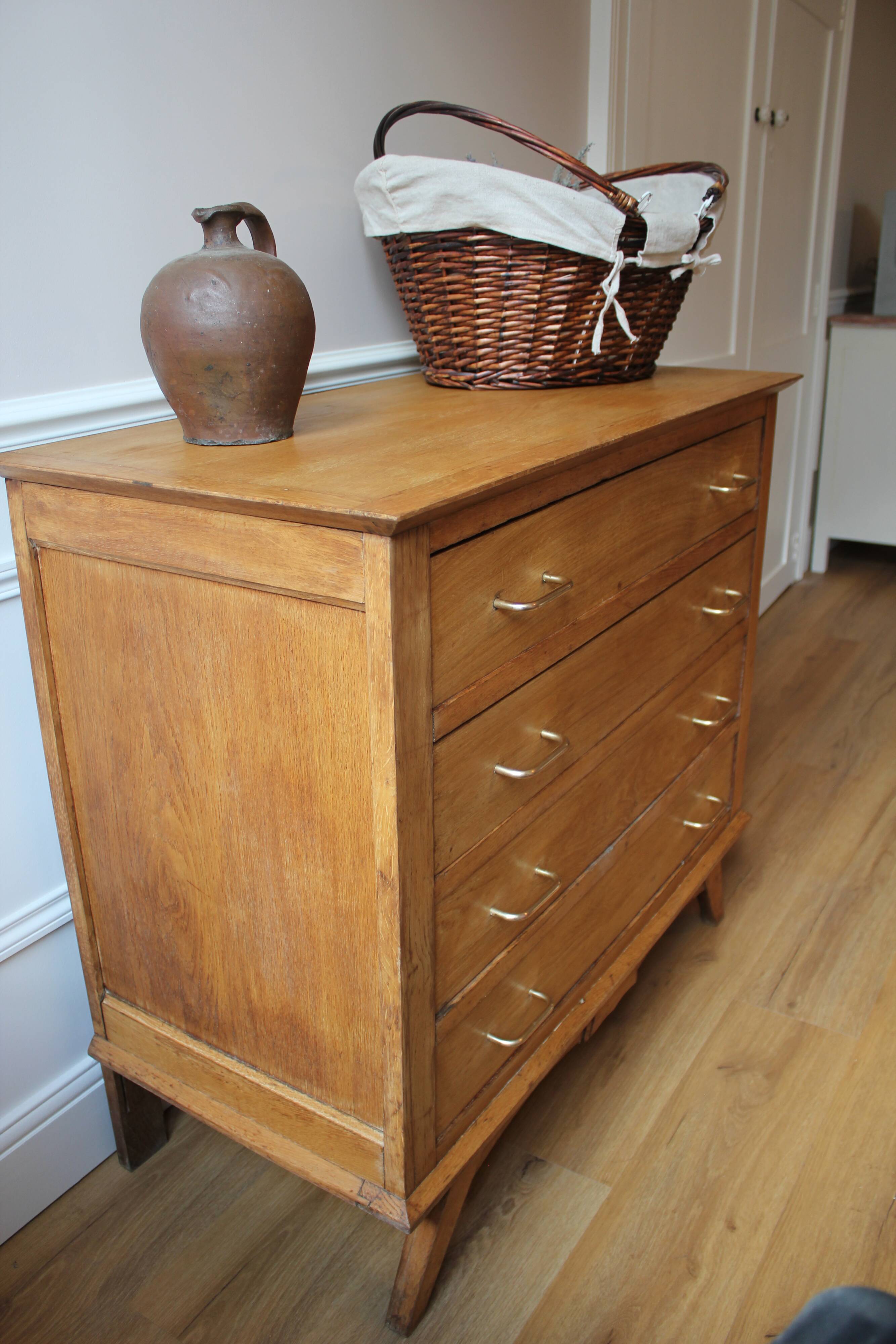Compass foot chest of drawers