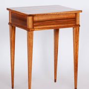 Biedermeier Side Table in Walnut, 1820s