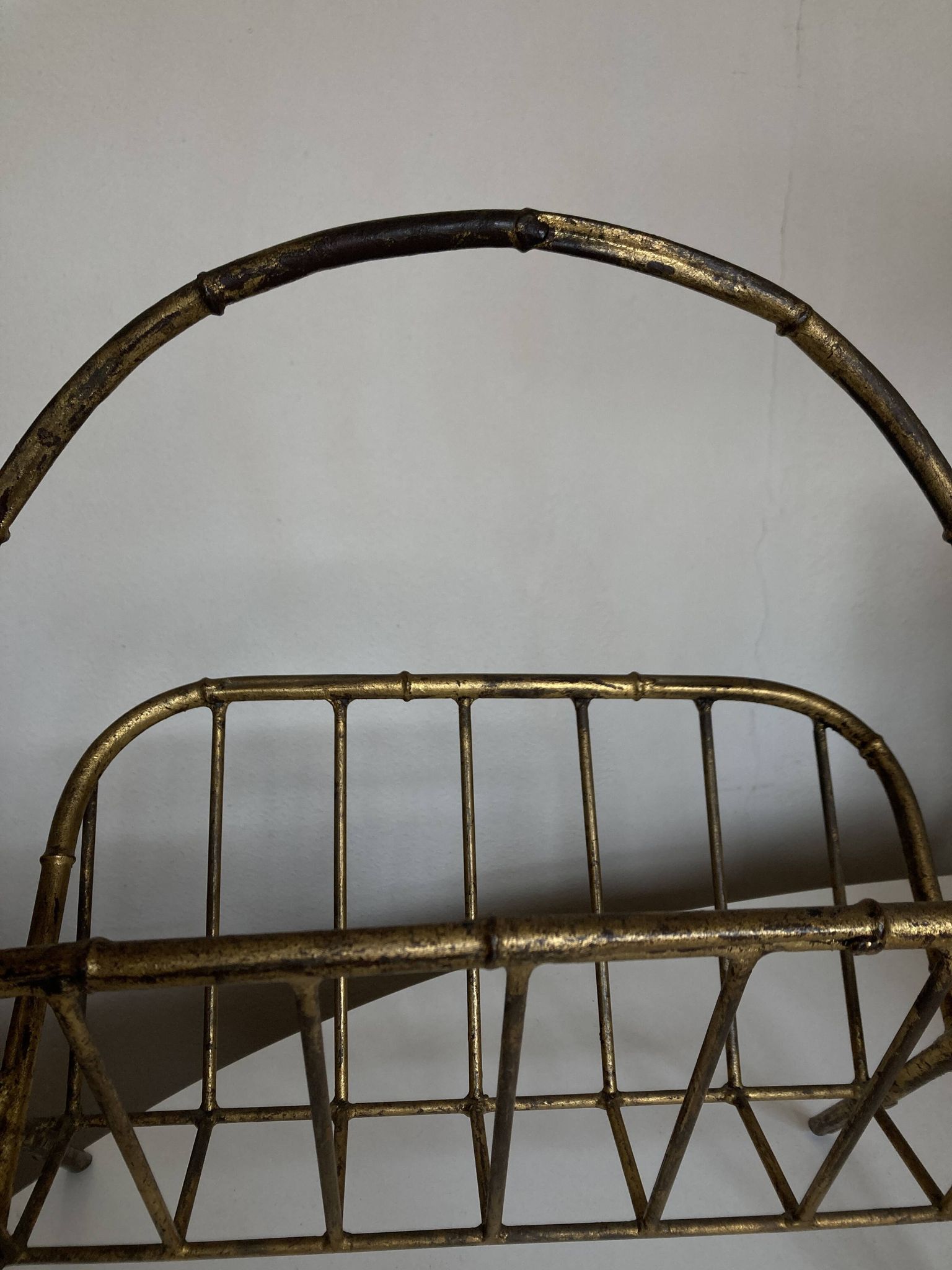 1960 magazine rack faux bamboo in beaten gold iron Italian craftsmanship