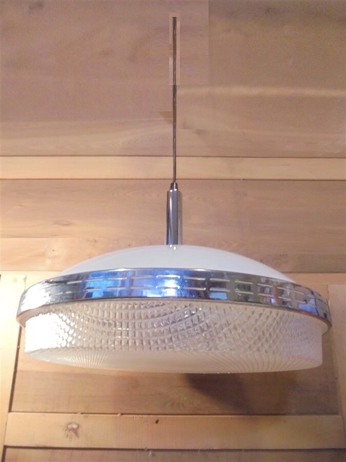 Large UFO suspension