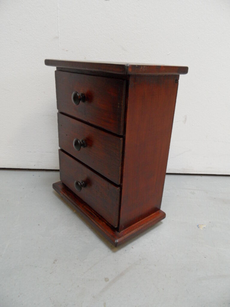 Commode à bijoux vintage