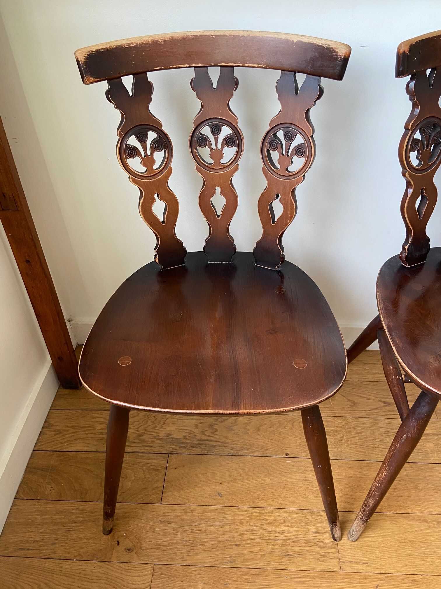 Paire de chaises en bois "Ercol"