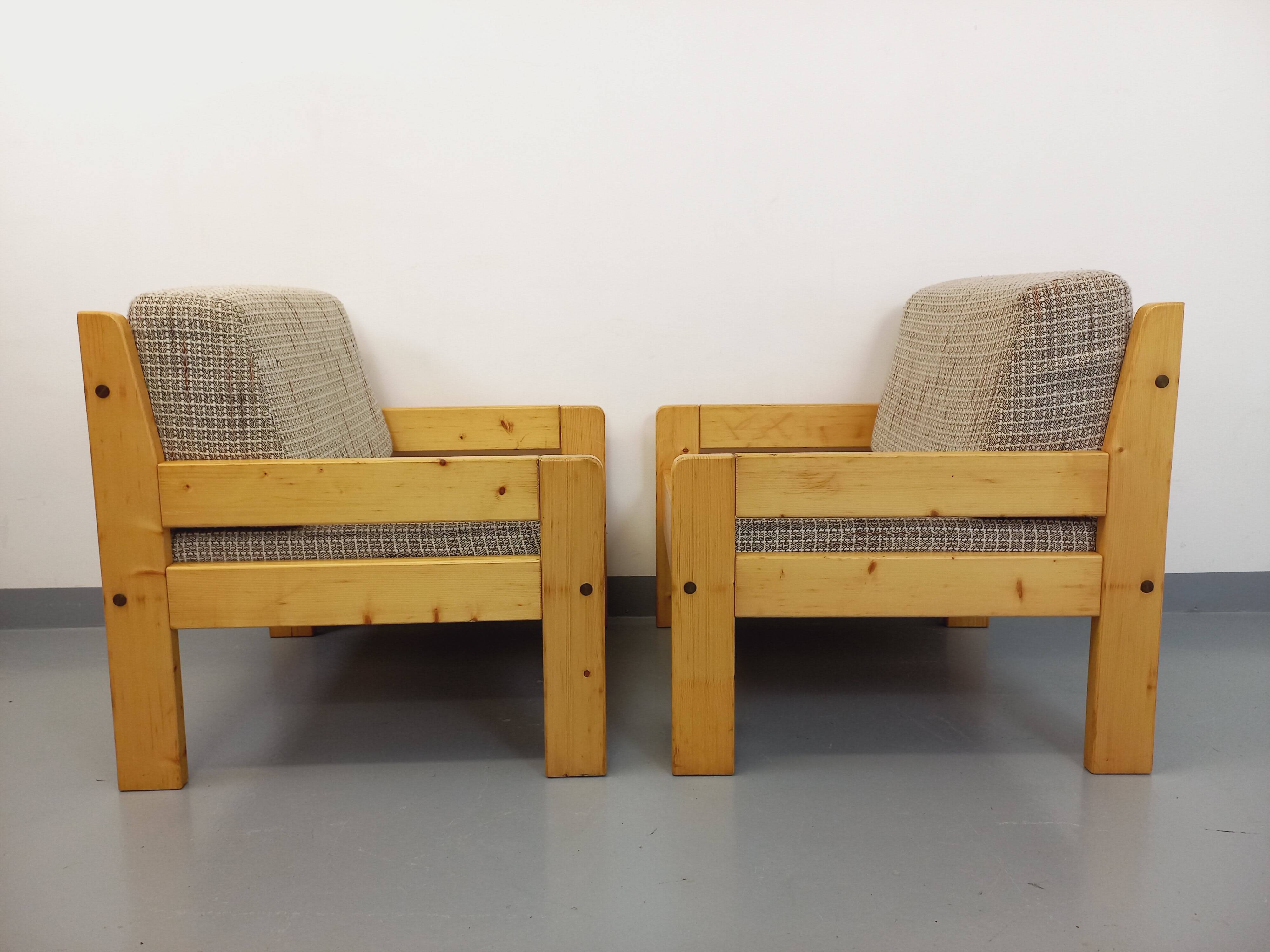 Set of 2 vintage fireside chairs in pine and fabric from the 70s