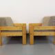 Suite de 2 fauteuils chauffeuses vintage en pin et tissu des années 70