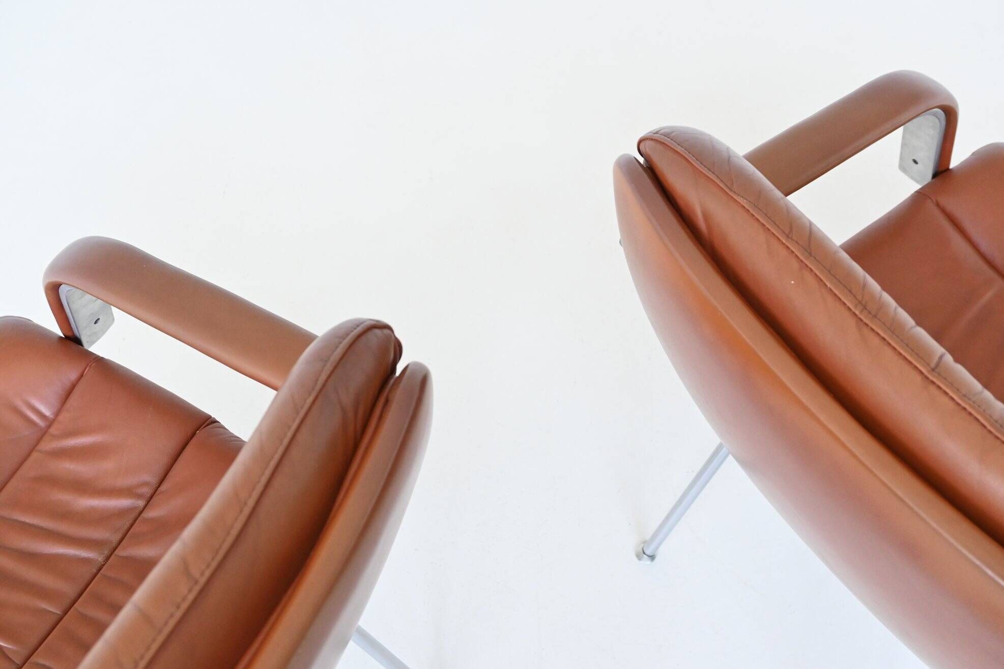 Geoffrey Harcourt pair of armchairs in leather Artifort The Netherlands 196