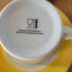 4 tasses et sous-tasses jaunes et blanches