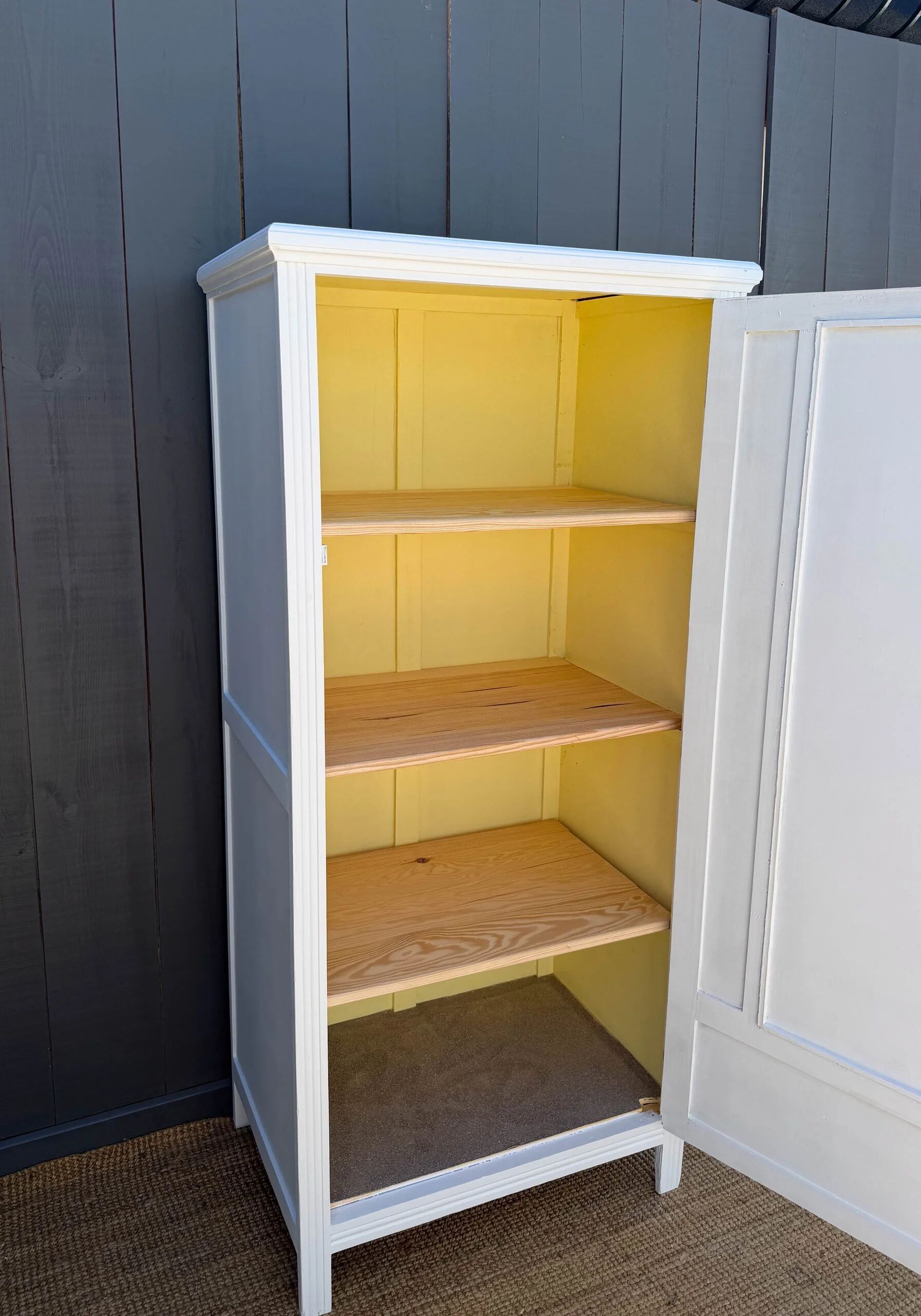 Armoire parisienne