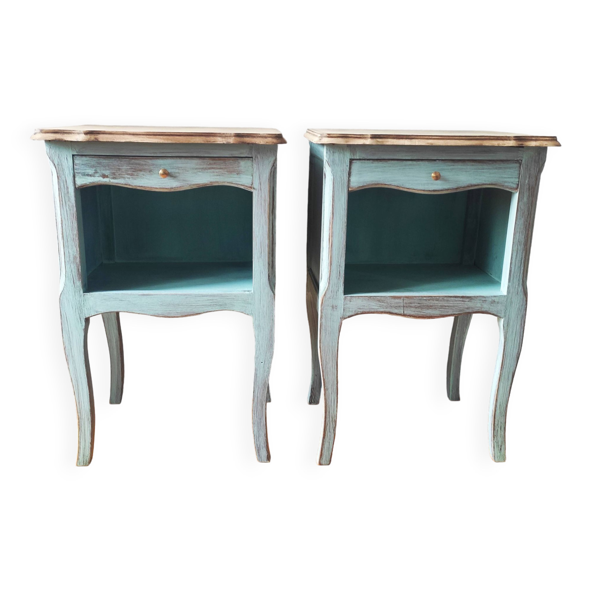 Paire de tables de chevet patinées