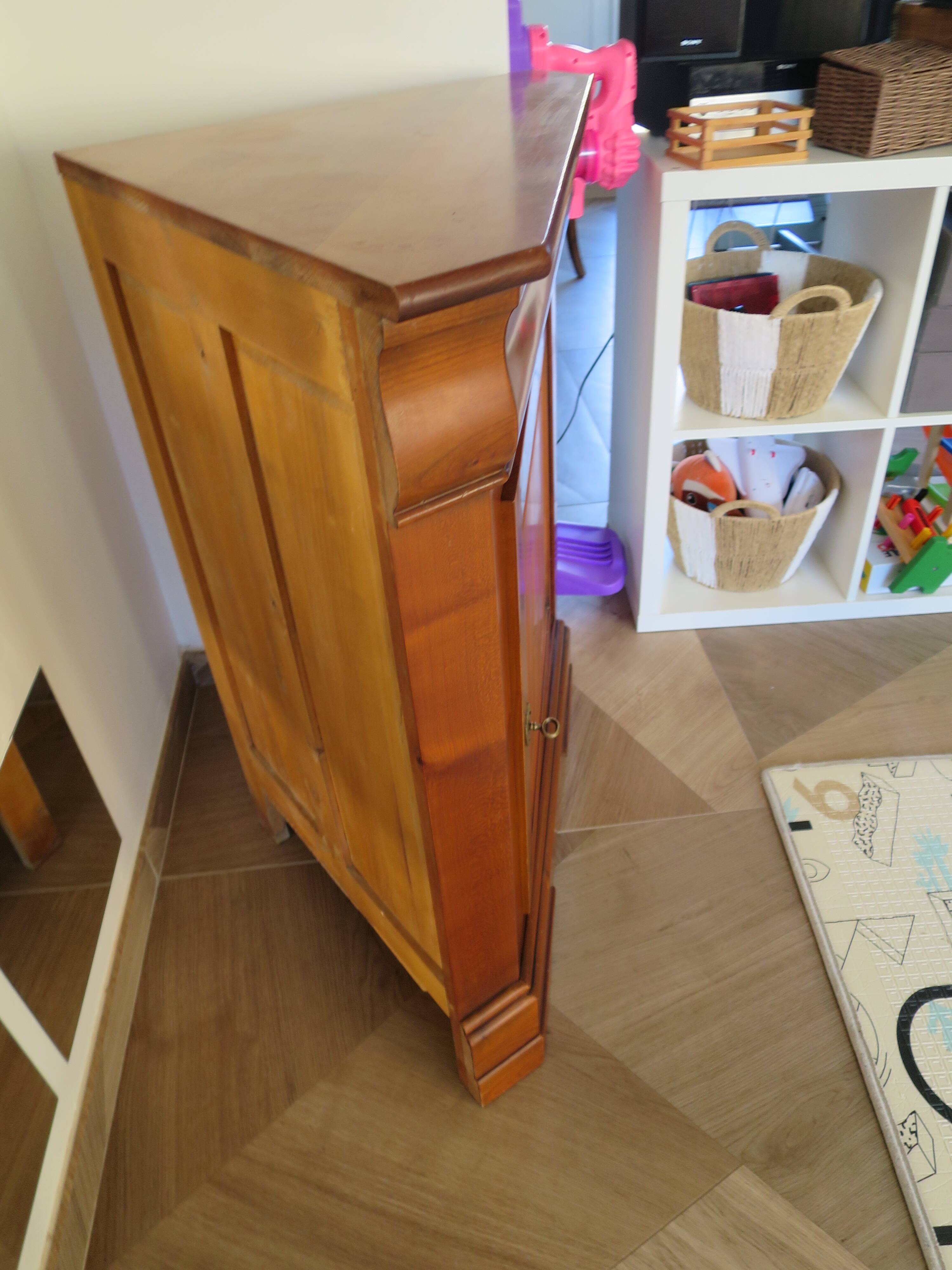 Beautiful corner cupboard - cherry stain - Drawer - one door - Louis Philippe style
