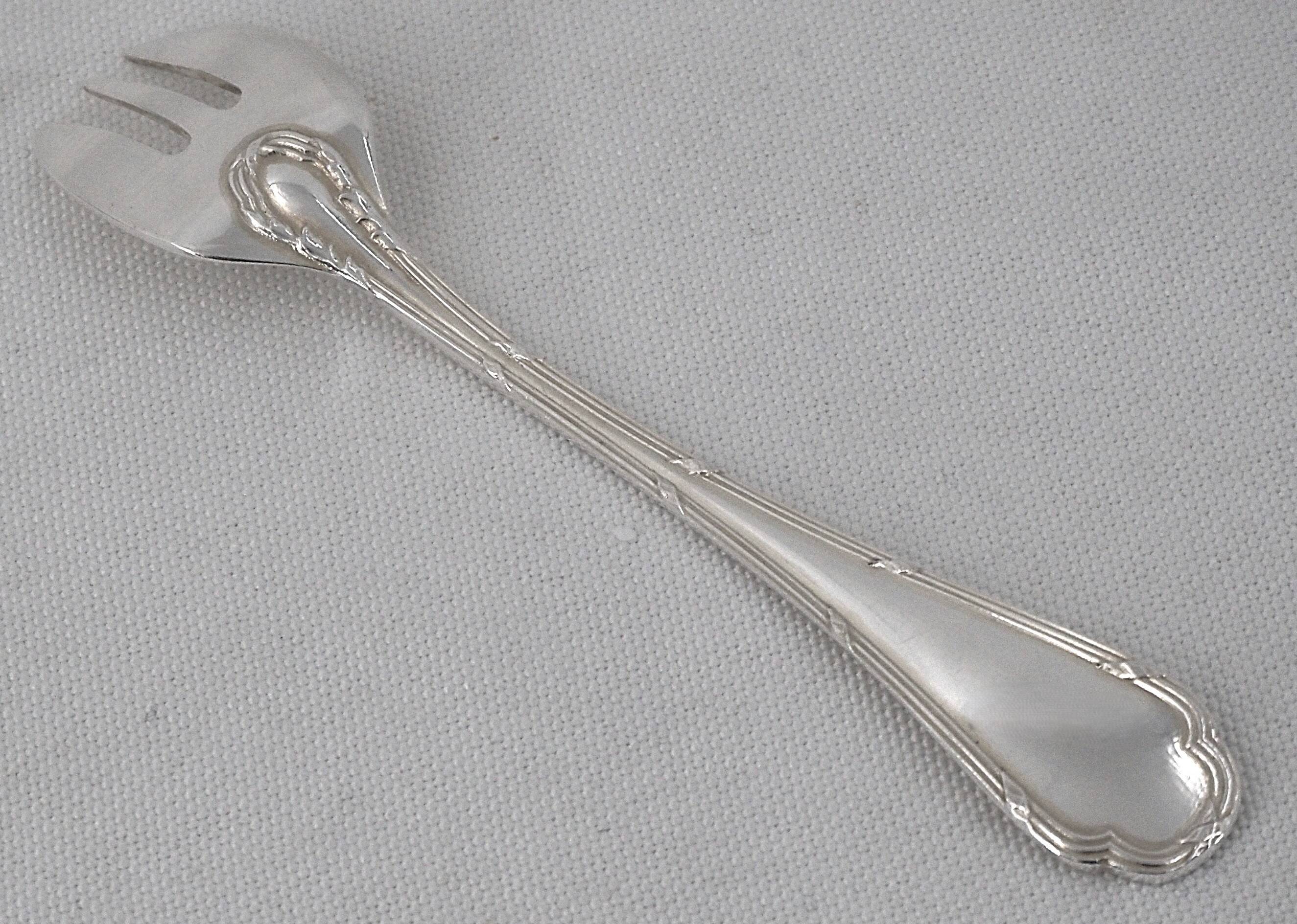 Ercuis Trianon, Rubans, 12 silver-plated oyster forks, excellent condition.