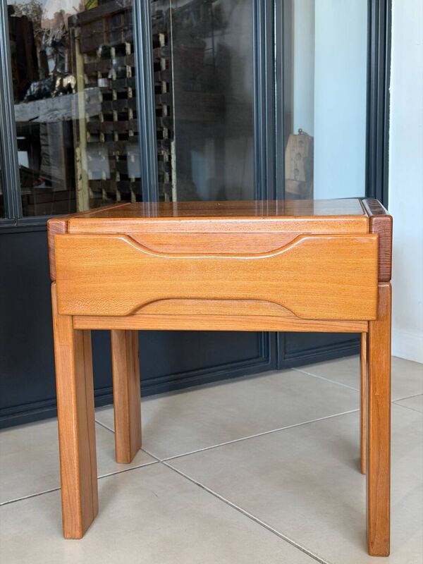Table de chevet en orme massif – Maison Regain