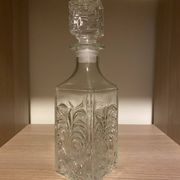 Carafe en verre ciselé