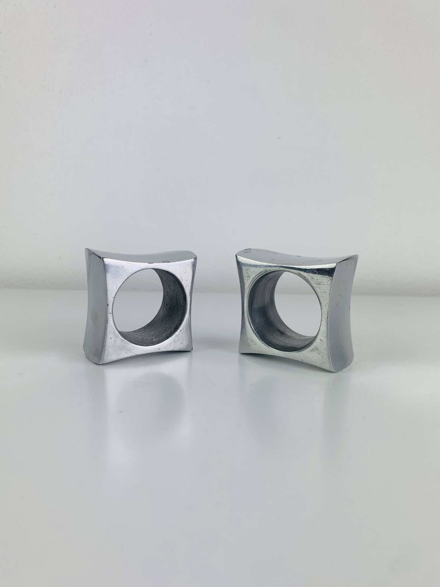 Pair of egg cups or space age napkin rings in aluminium, 1970s.