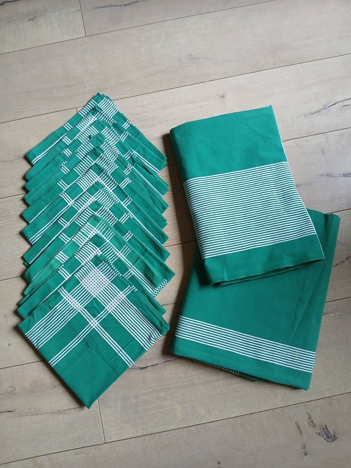 2 nappes + 11 serviettes vintages