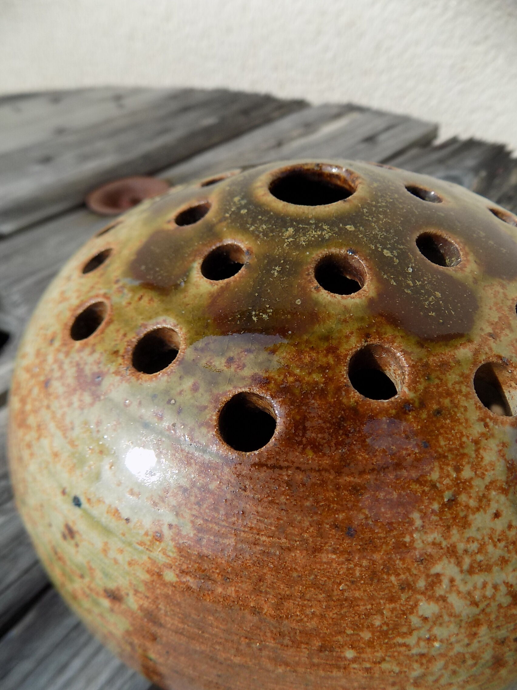 Sandstone flower pick