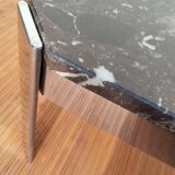 Table basse en marbre et pieds métal chromé