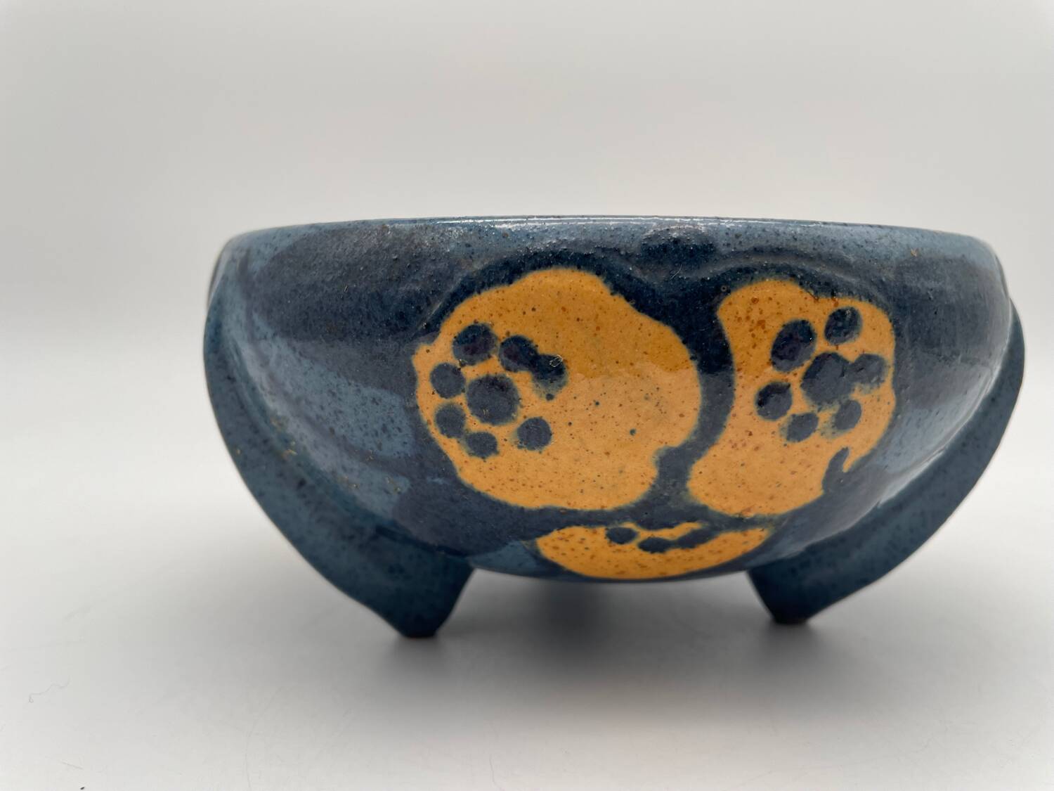 Tripod ceramic pocket tray, hand painted blue