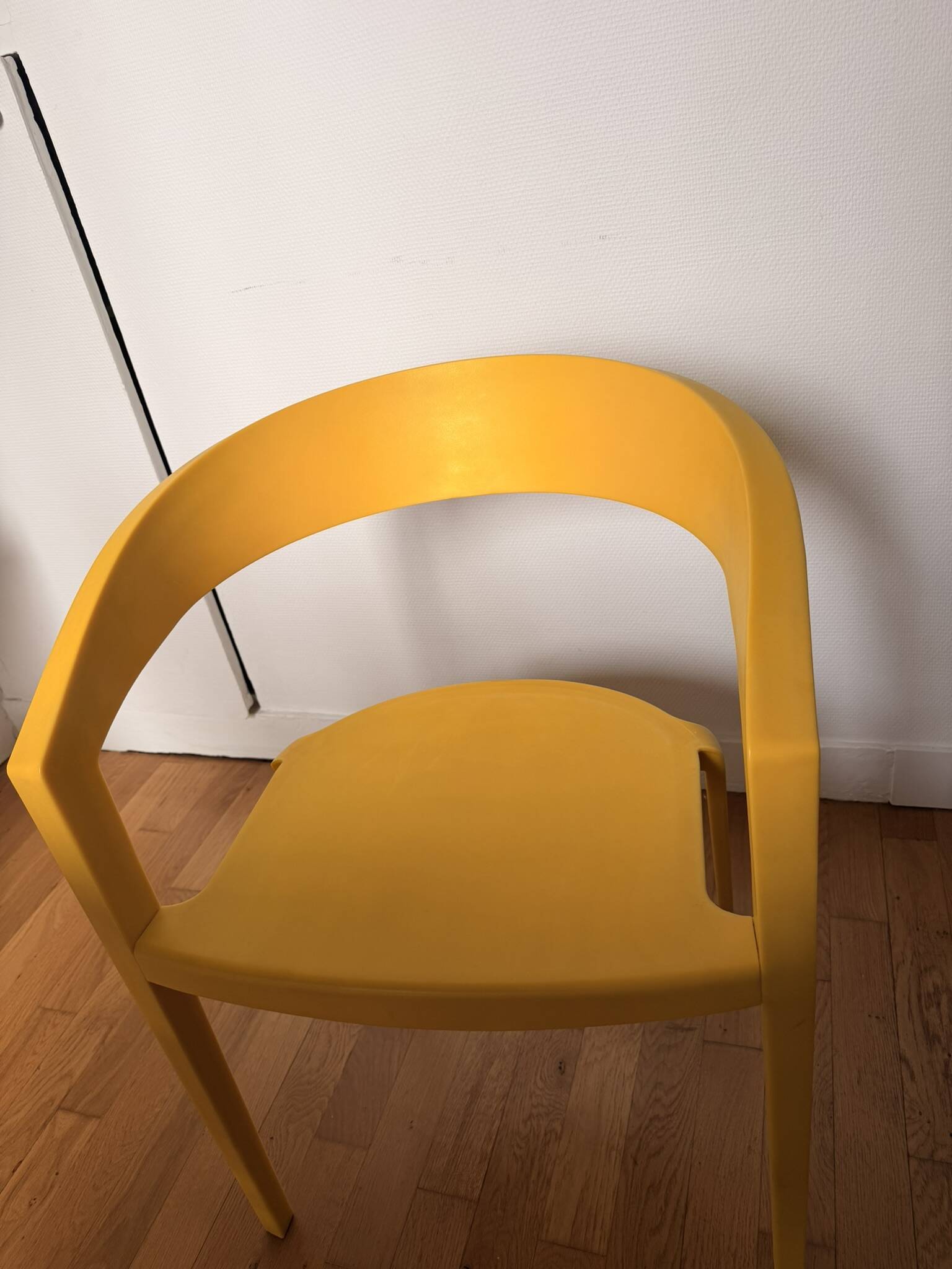 Fauteuil ICZERO1 jaune par Indio Da Costa, design brésilien