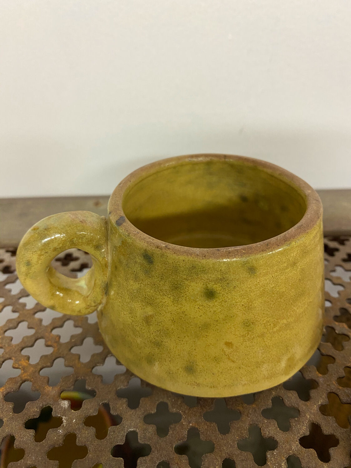 Lots of two ceramic cups