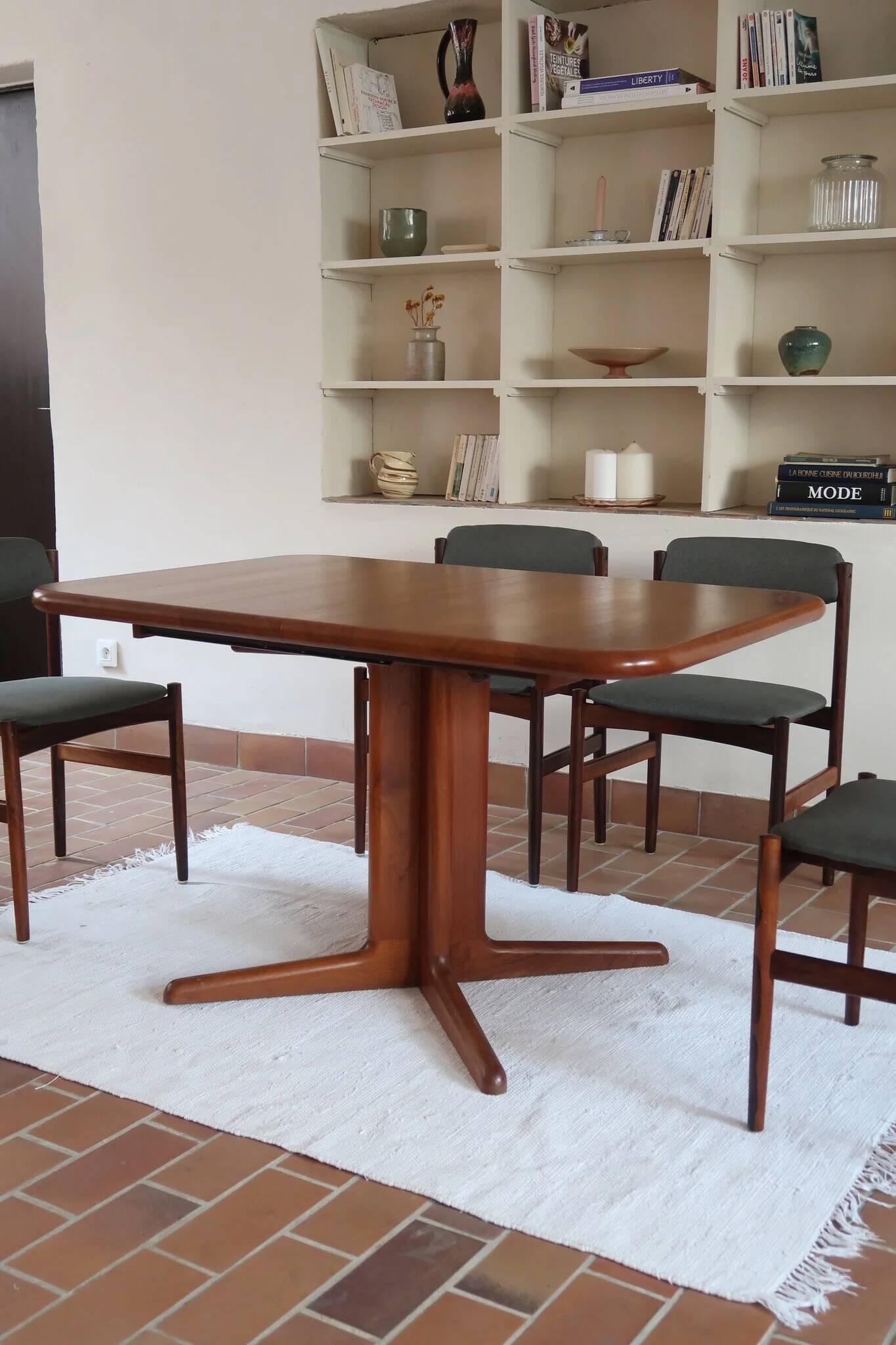 Table à manger danoise extensible en teck, pied central