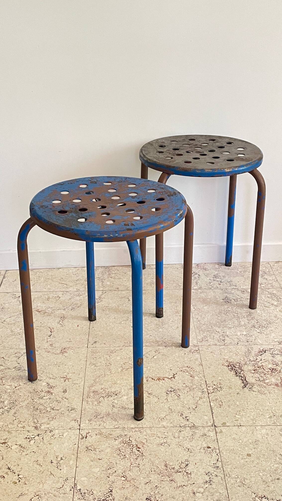 Tabouret industriel acier patine bleue & chocolat vintage