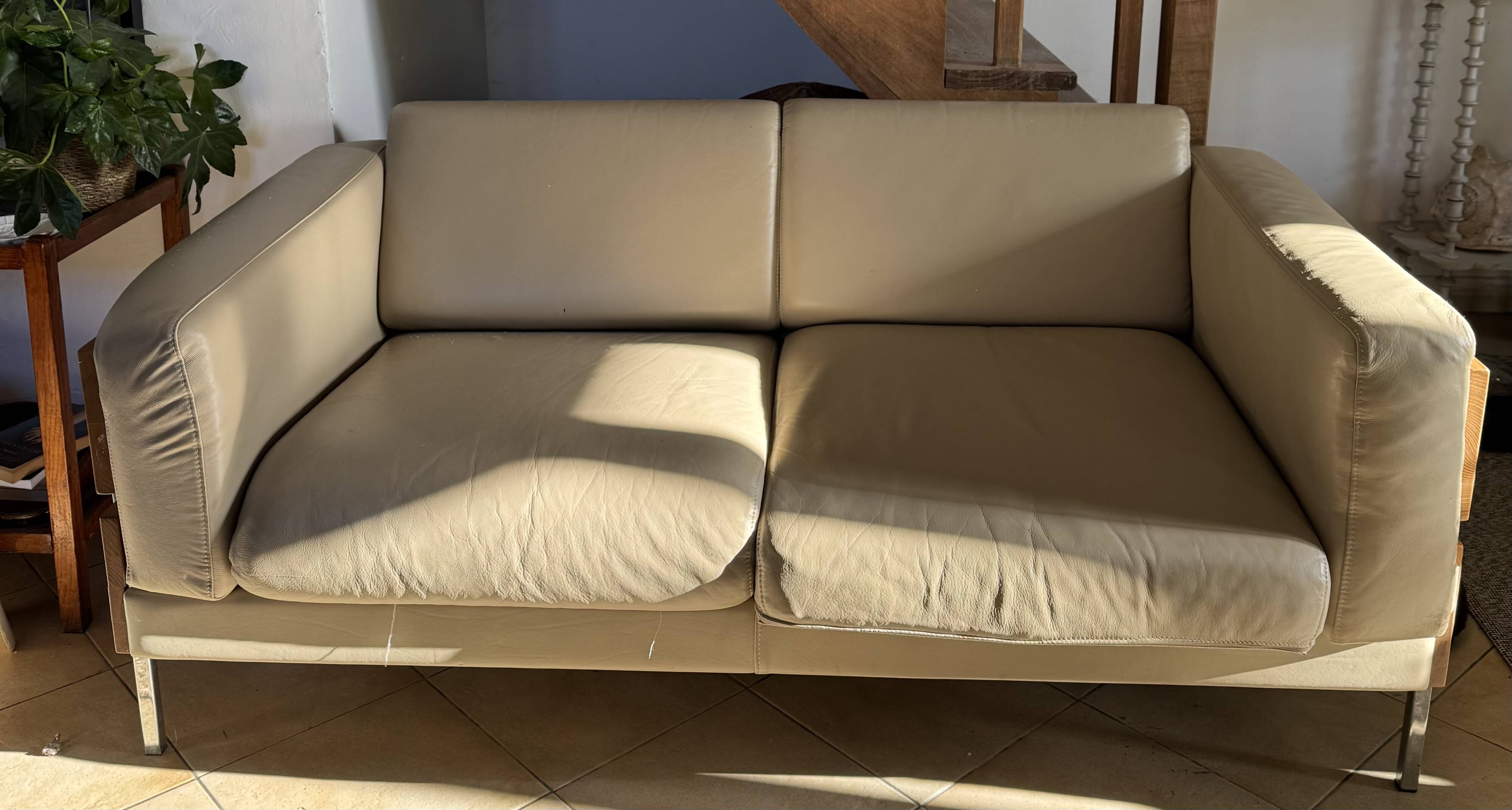 Canapé  2 places cuir Forum 11 de Robin Day  pour Habitat 2010