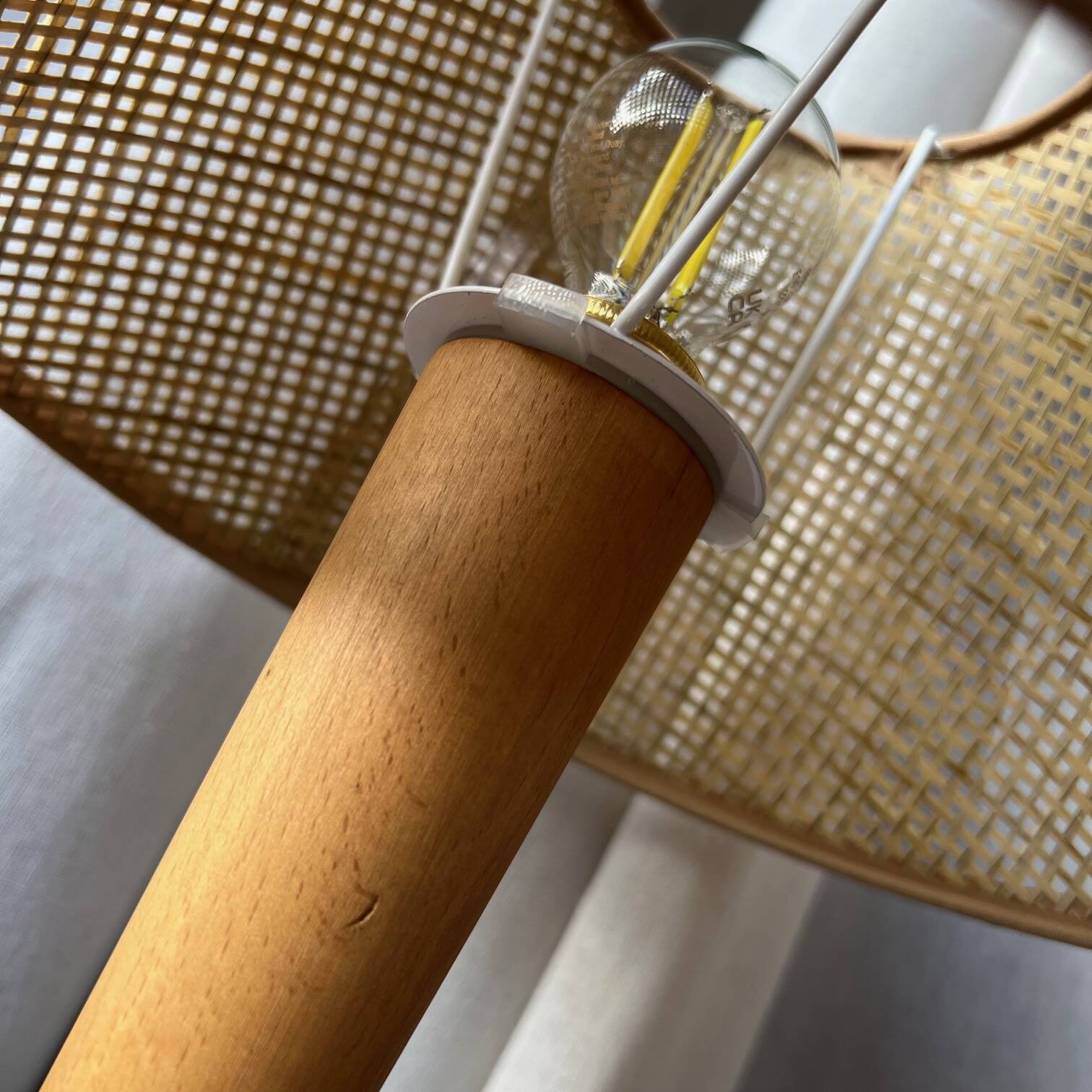 Lampe chrome & bois, abat-jour esprit osier