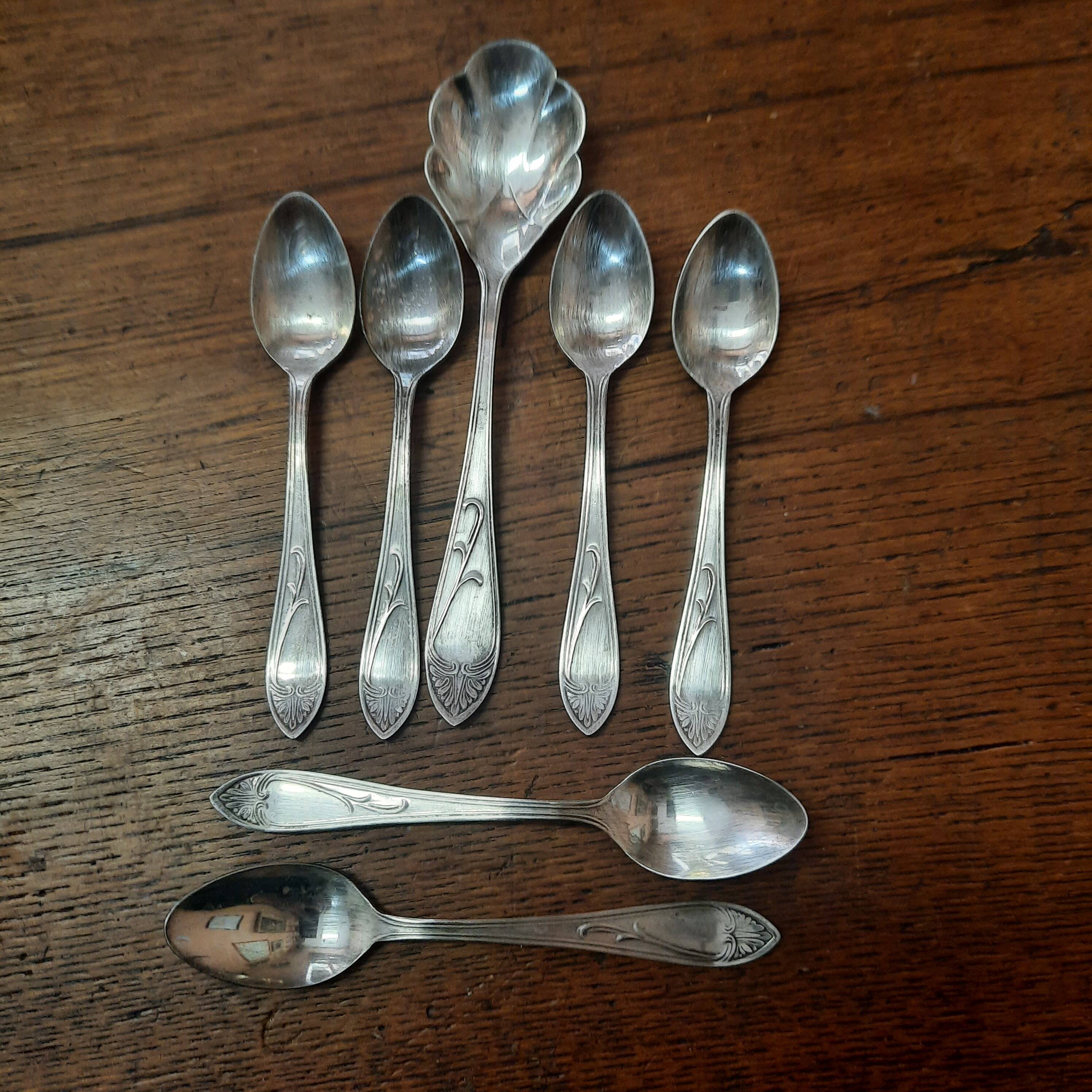 Set of desert spoons