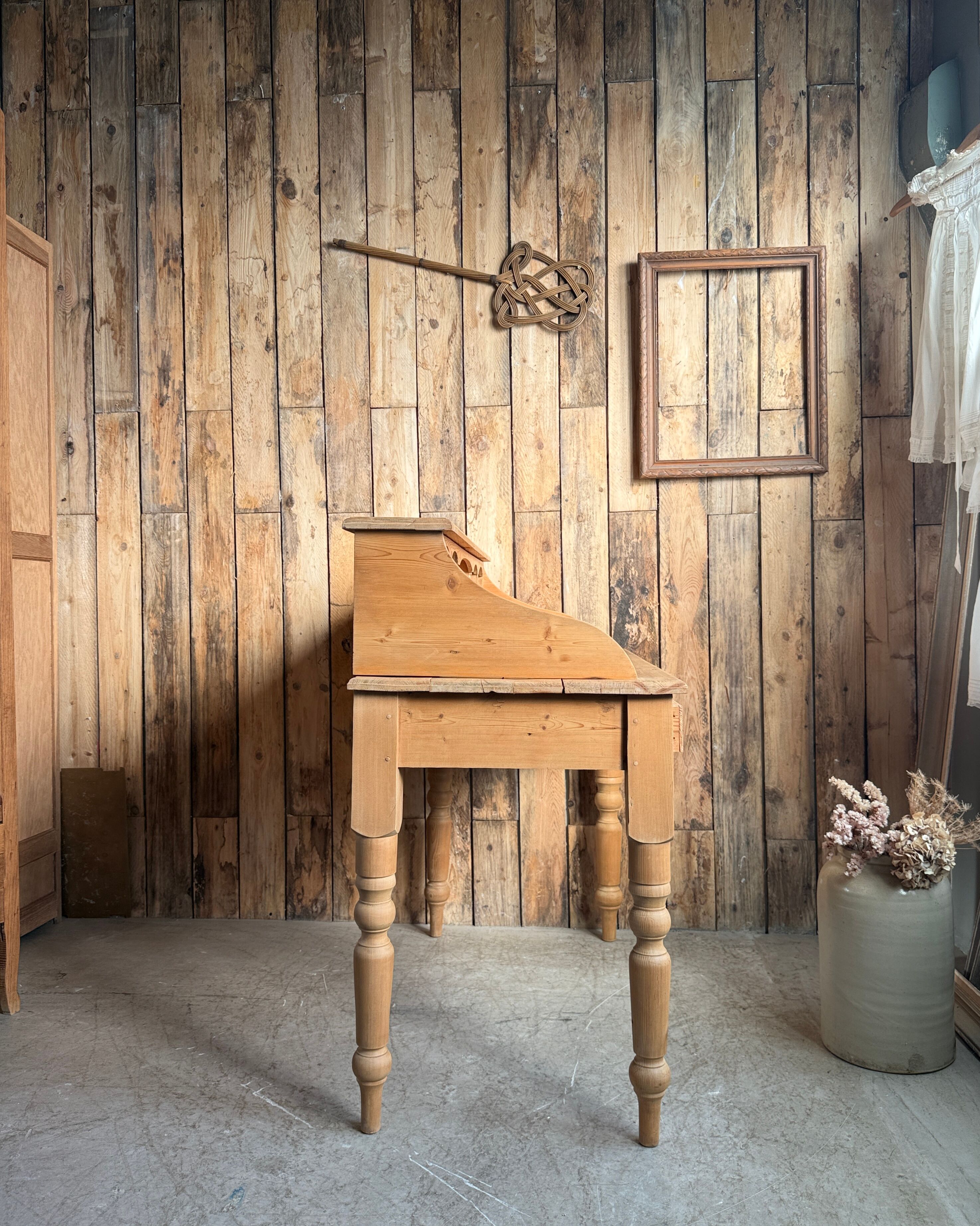 English desk with steps in solid pine (renovated)