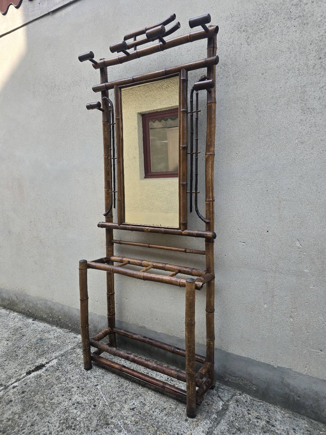 Vestiaire en bambou teinté avec miroir et porte-parapluies – 1920