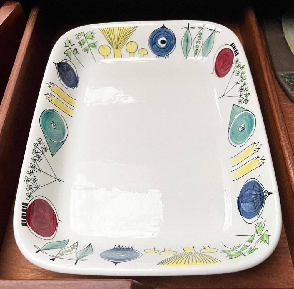 Mid-Century decorative bowl plate in Swedish ceramic, Picknick by Marianne Westman for Rörstrand, 1950s.