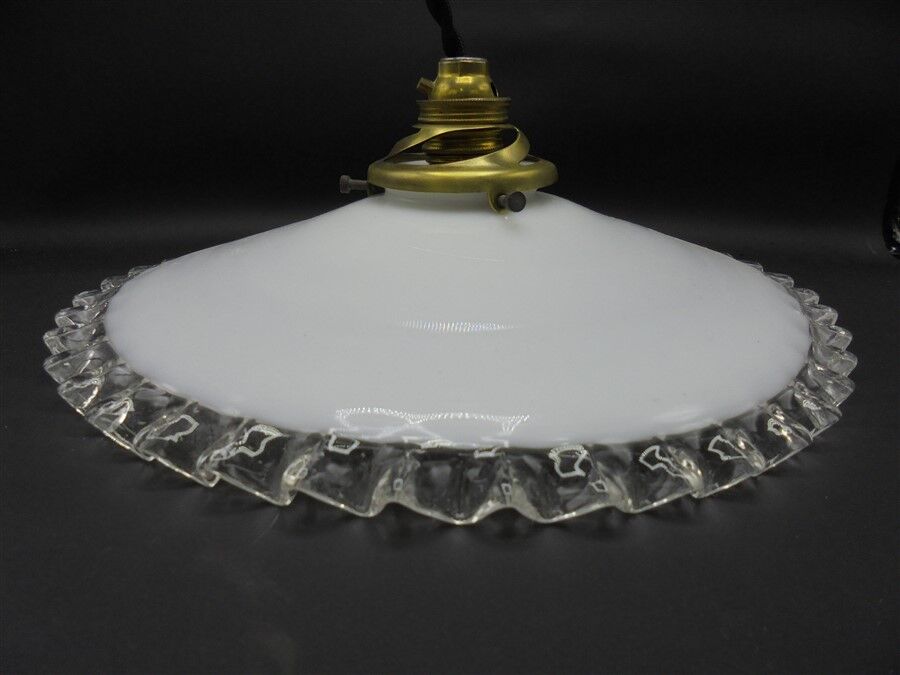 Suspension in corrugated opaline