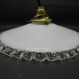 Suspension in corrugated opaline