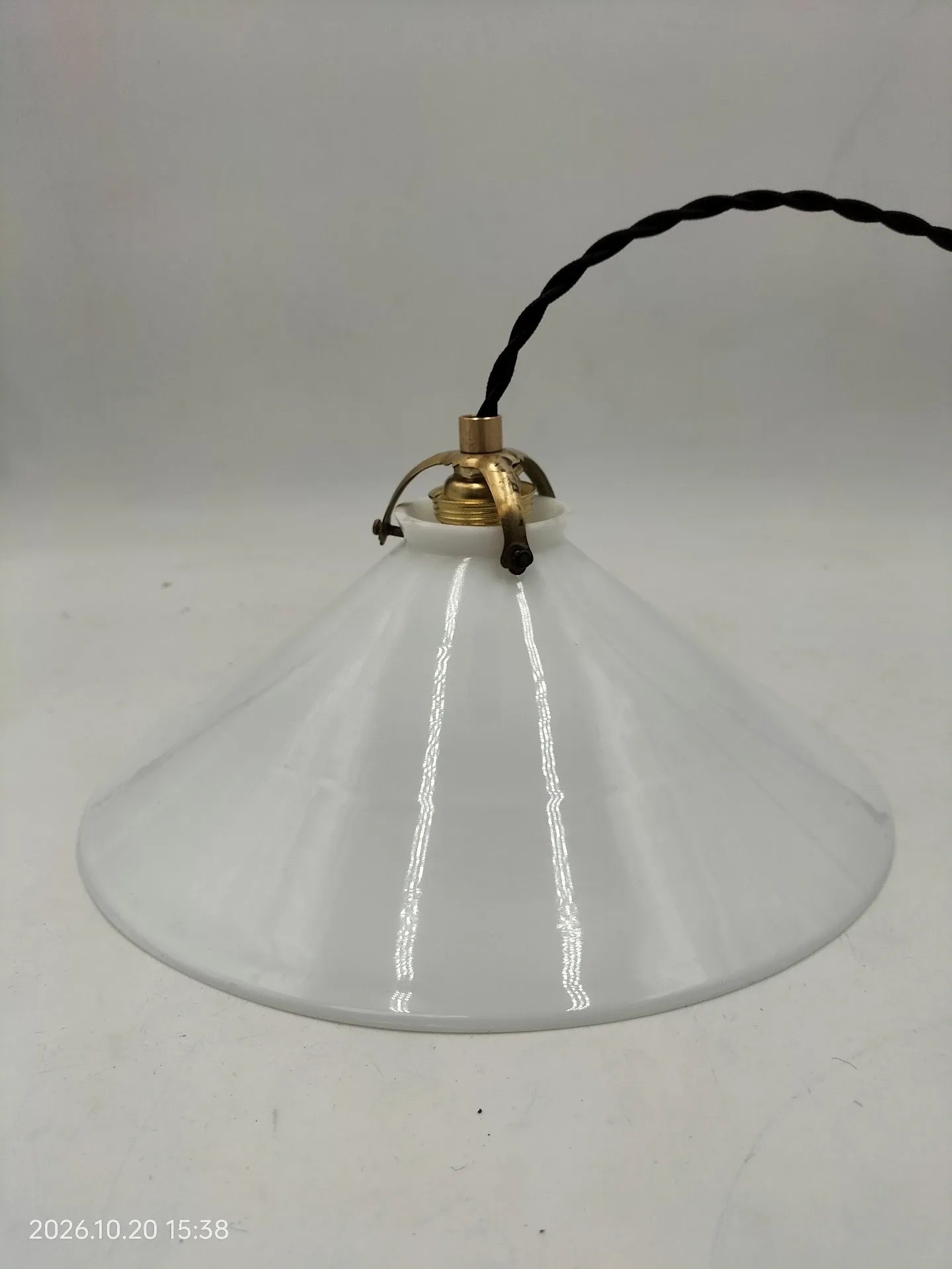 Opaline cone suspension