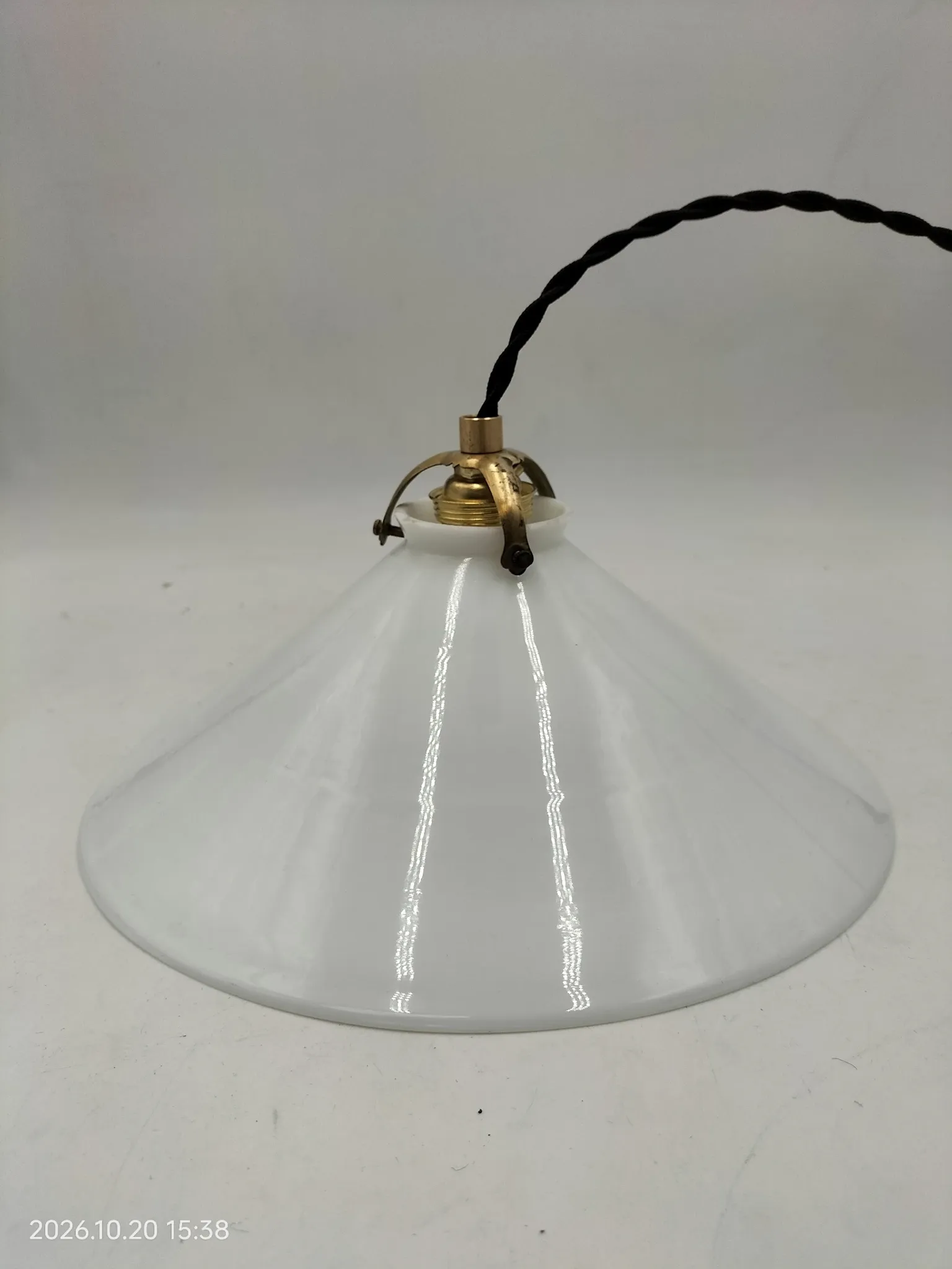 Opaline cone suspension