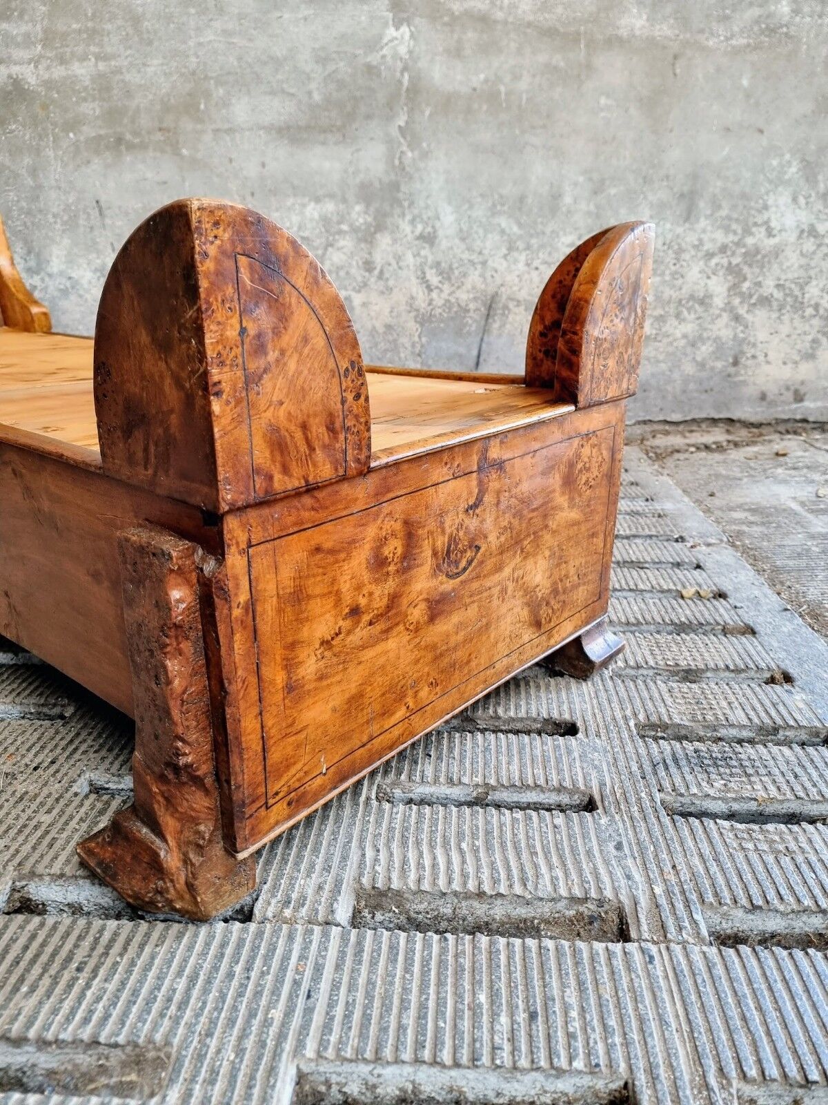 Antique chaise longue daybed Empire style walnut