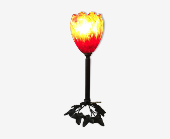 Lampe fer forgé et tulipe pâte de verre rouge moucheté | Selency
