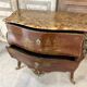 Commode de style Louis XV en laque rouge époque 1900