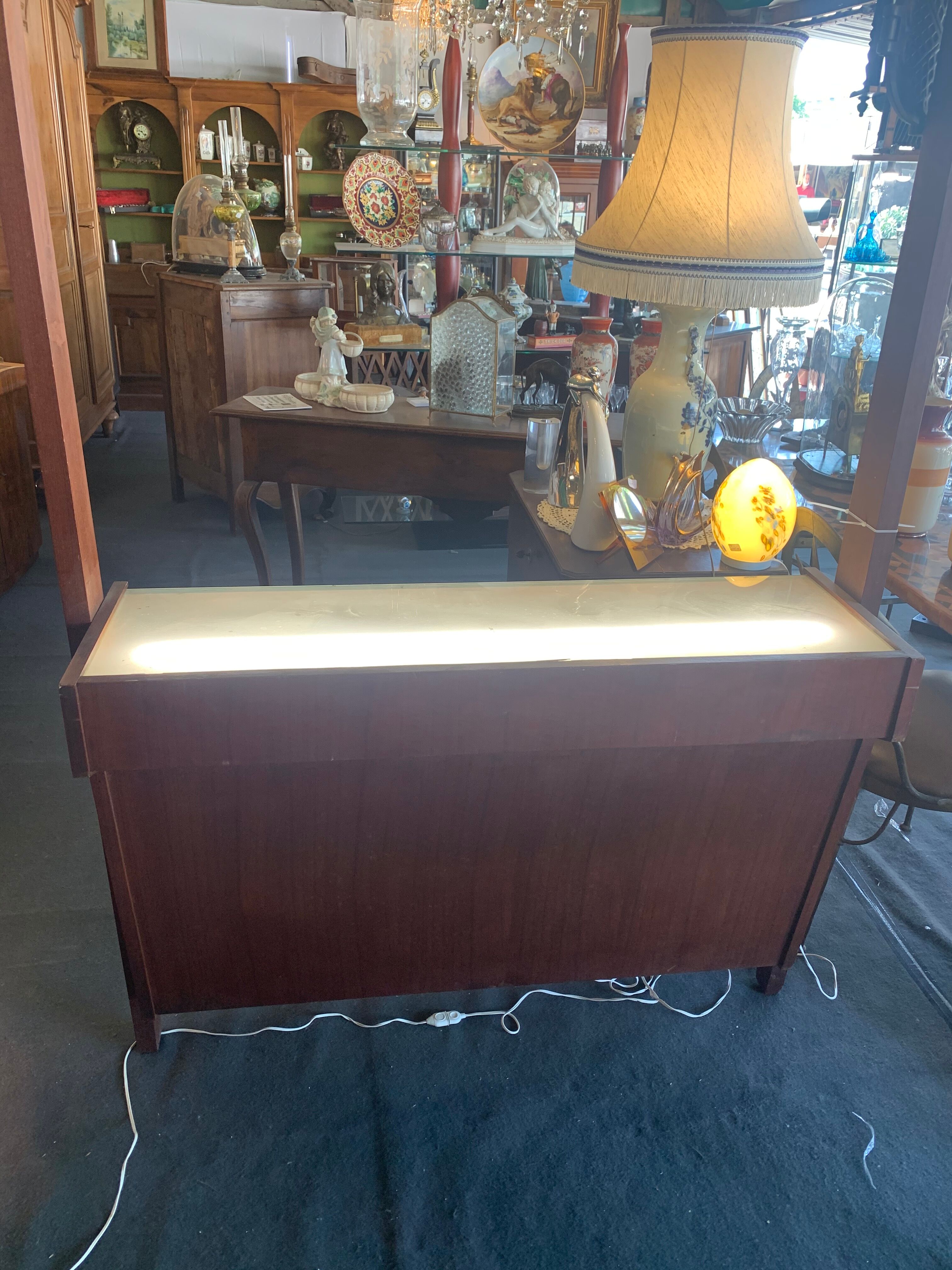 Bar en bois fruitier