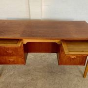 Vintage Danish desk in teak and oak by Børge Mogensen for Søborg Møbelfabrik, 1960s.
