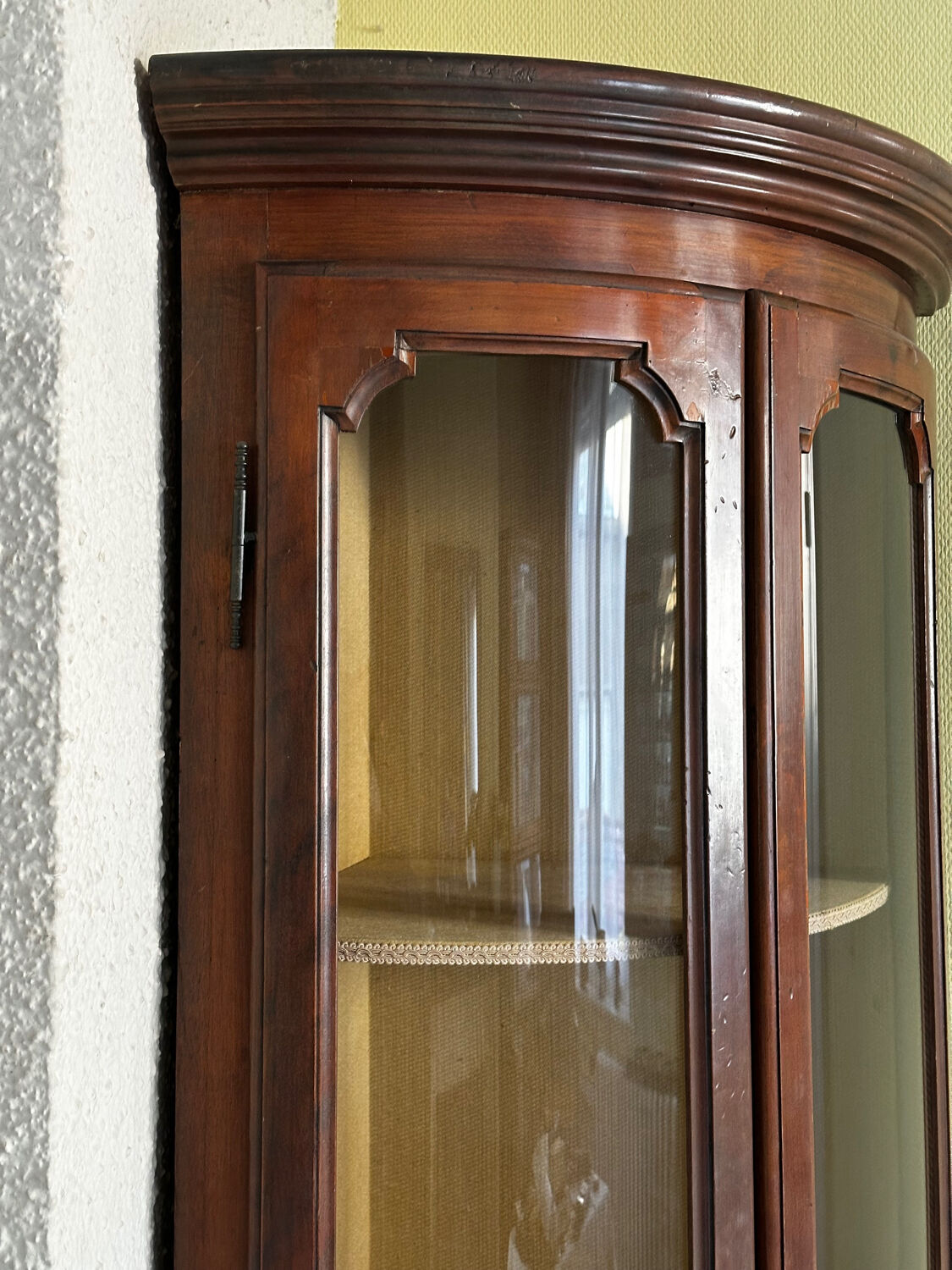 Corner display cabinet veneered in mahogany - Victorian - 20th century
