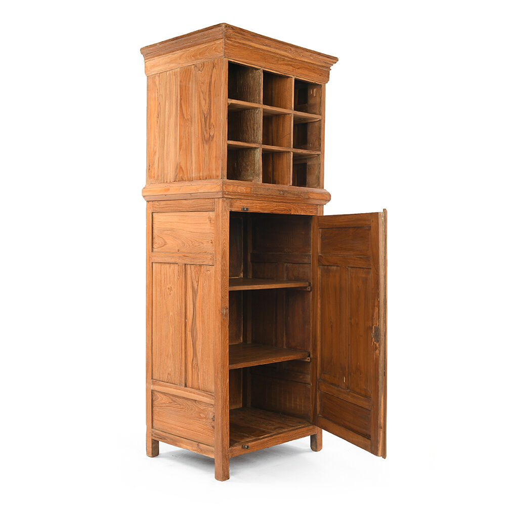 Cabinet with 9 lockers and 1 wooden closet