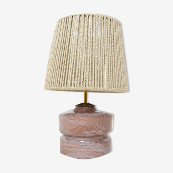 Lampe en céramique rose avec son abat-jour en corde