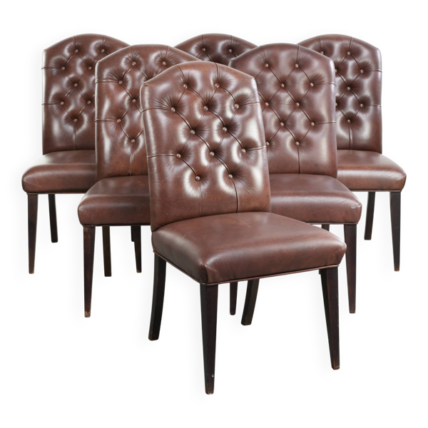 Ensemble de 6 chaises de salle à manger Chesterfield en cuir de vache couleur cognac.