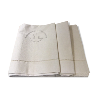 Drap 2 people marked RD